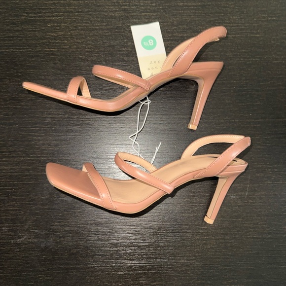 Elegant Tan Strappy Sandals - Picture 2 of 4